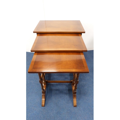 252 - Reproduction nest of three tables.