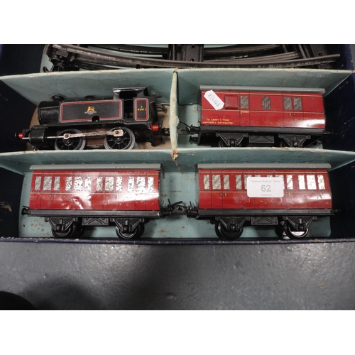 62 - Hornby 'O' guage tank passenger set No 41, boxed.