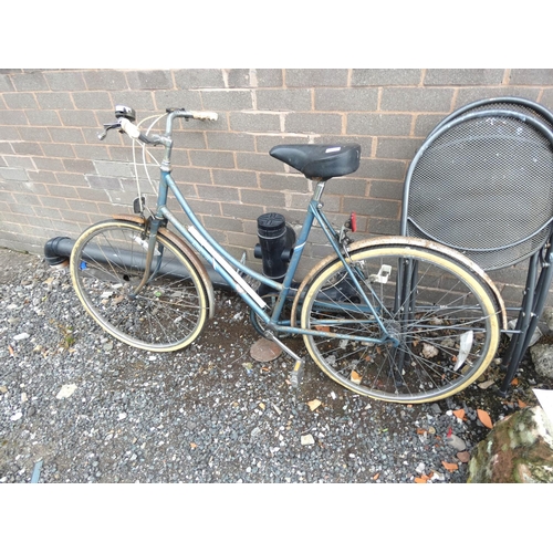 492 - Vintage Raleigh ladies bike.