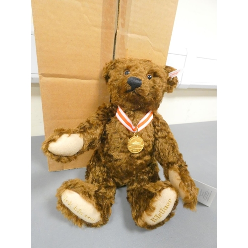 71 - Steiff. Berlin Teddybear, 2001, white tag 670961, in brown mohair. Complete with swing certificate a... 