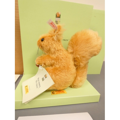 84 - Steiff. Squirrel Nutkin, 2004, white tag 354304, in reddish brown mohair. Complete with swing certif... 