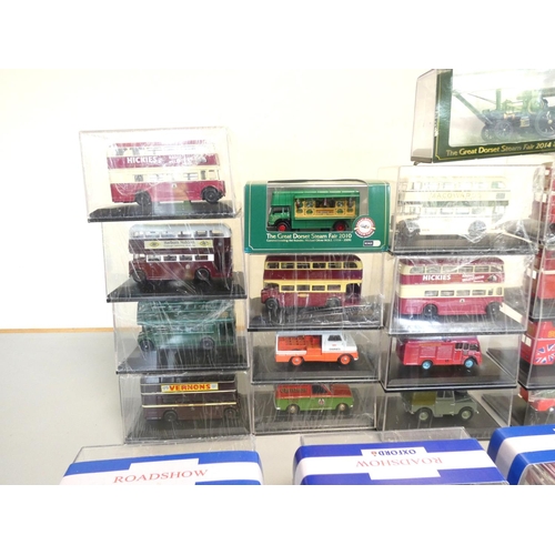 135 - A group of 1:76 scale models behind plexiglass cases comprising of issues by Oxford, Corgi etc. To i... 