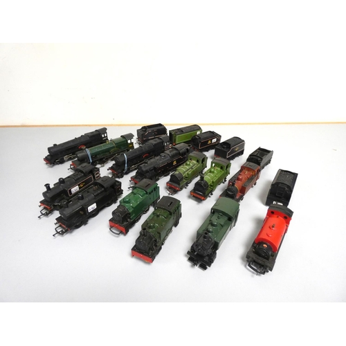 220 - Collection of 00 gauge locomotives to include a Tri-ang ''Princess Elizabeth'' 4-6-2 locomotive R50 ... 