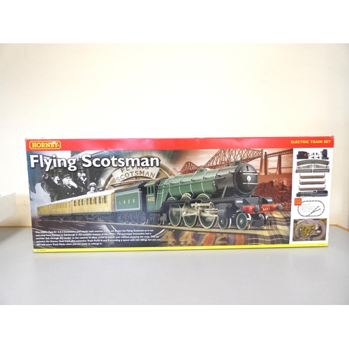 222 - Hornby. A boxed 00 gauge Flying Scotsman train set with LNER A1 4-6-2 ''Flying Scotsman'' loco ... 