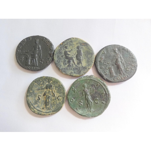 241 - Roman Imperial Coinage. Dupondii of Hadrian to include an example depicting Salus standing facing le... 