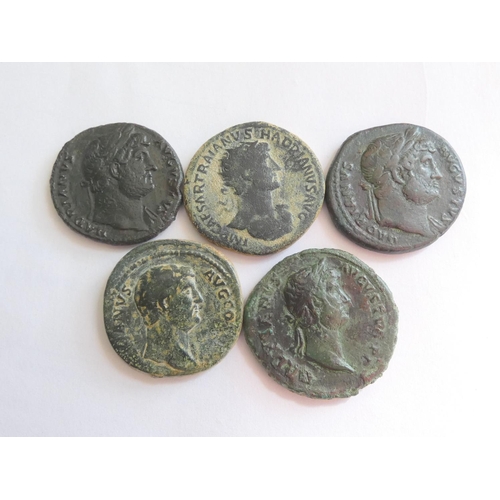 241 - Roman Imperial Coinage. Dupondii of Hadrian to include an example depicting Salus standing facing le... 