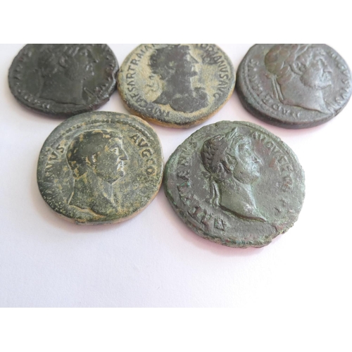 241 - Roman Imperial Coinage. Dupondii of Hadrian to include an example depicting Salus standing facing le... 