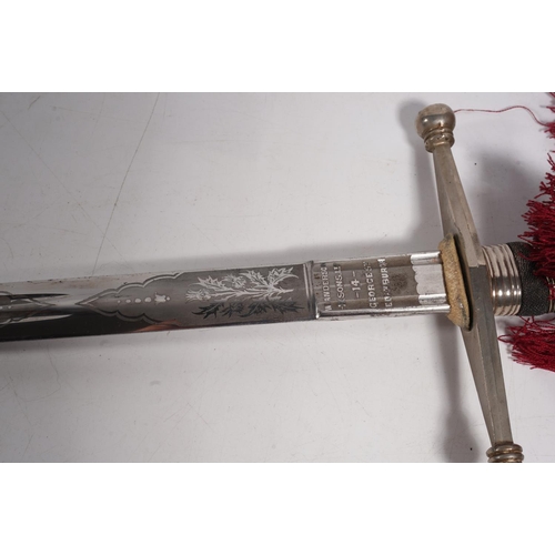 1677 - Early 20th century Scottish broadsword having etched fullered blade bearing King George V cypher wit... 