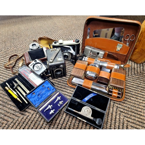 341 - Assorted cameras to include Agfa Isoletti, Kodak Six-20 'Brownie' D, etc, engineering tools and penc... 