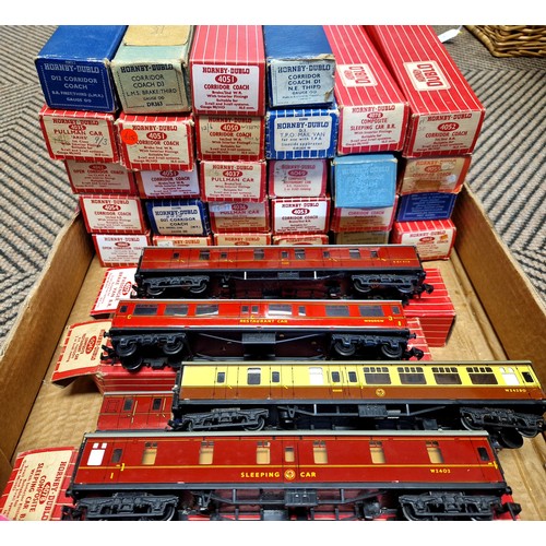 350 - Large quantity of boxed Hornby Dublo to include 4052 Corridor Coach, 4035 Pullman Car, 4049 Composit... 