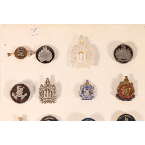 1637 - Kings Own Scottish Borderers KOSB sweetheart brooches to include three silver and tortoiseshell exam... 