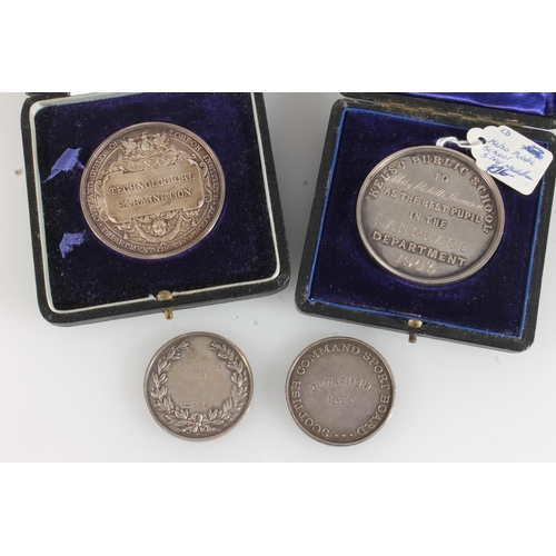 1641 - Scholastic medals to include a City and Guilds of London Institute Technological Examination silver ... 