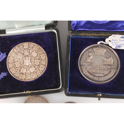 1641 - Scholastic medals to include a City and Guilds of London Institute Technological Examination silver ... 