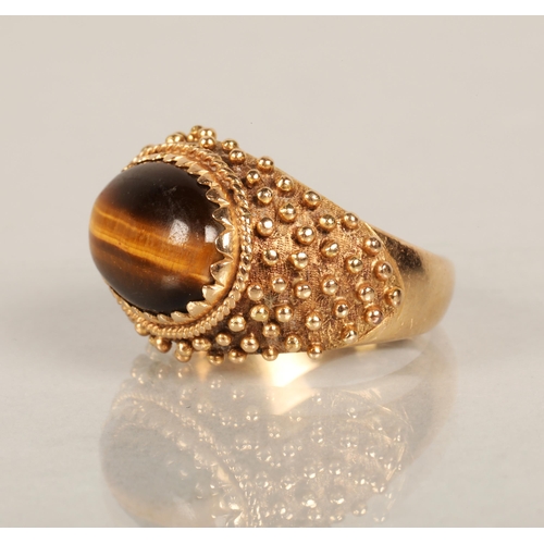 75 - 14K gold ring set with a tiger's eye cabochon, ring size M, 8.8g