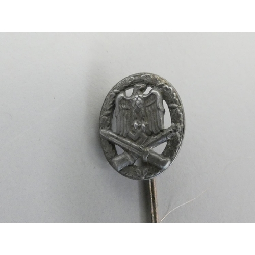 298 - Germany Third Reich: General Assault Badge Waffen SS, maker Assmann, and a similar stickpin. (2)... 