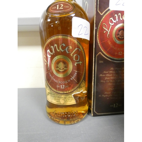 22 - Five bottles of Blended Scotch Whisky, Dimple De Luxe 15 years old, 75cl, 43% vol, boxed, Whyte &... 