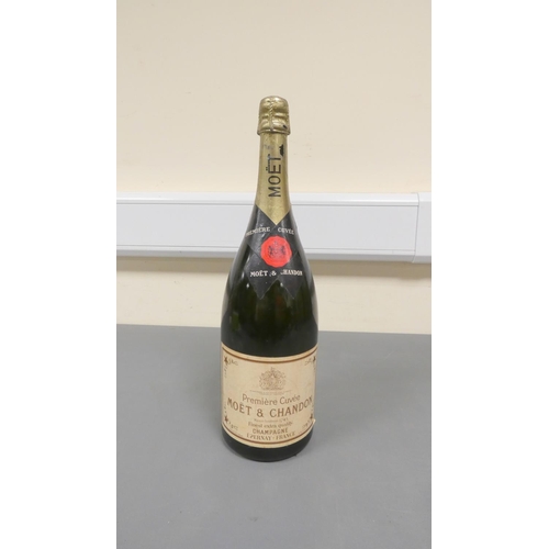 8 - Moet & Chandon finest extra quality Champagne, 1.5 Litre.