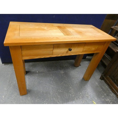 524 - Modern oak console table.