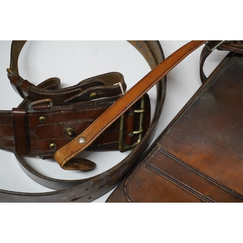 1773 - Plain brown leather sabretache and a brown leather belt.