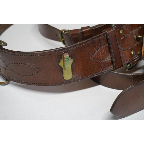 1773 - Plain brown leather sabretache and a brown leather belt.