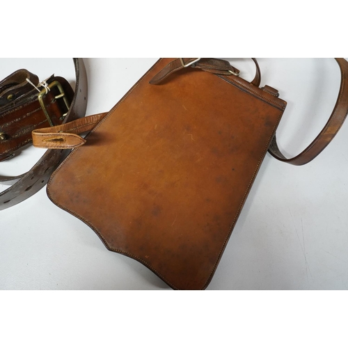 1773 - Plain brown leather sabretache and a brown leather belt.