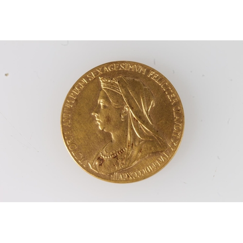 220 - UNITED KINGDOM Queen Victoria (1837-1901) gold medal commemorating her diamond jubilee 1837-1897, de... 