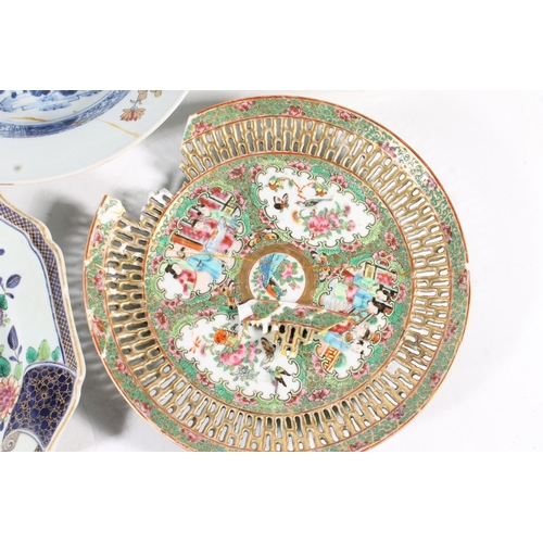 466 - 19th century Chinese porcelain dishes and tea bowls.