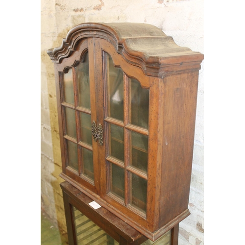 537 - Two mahogany wall cabinets.