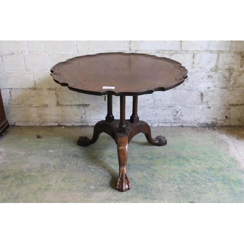 551 - Mahogany occasional table with piecrust edge raised on tripod base, 53cm diameter.