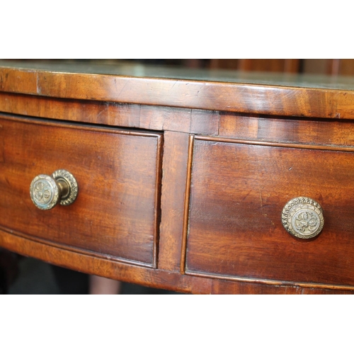 539 - Antique mahogany drum table of typical form, inset with green leather skiver and raised on tripod ba... 