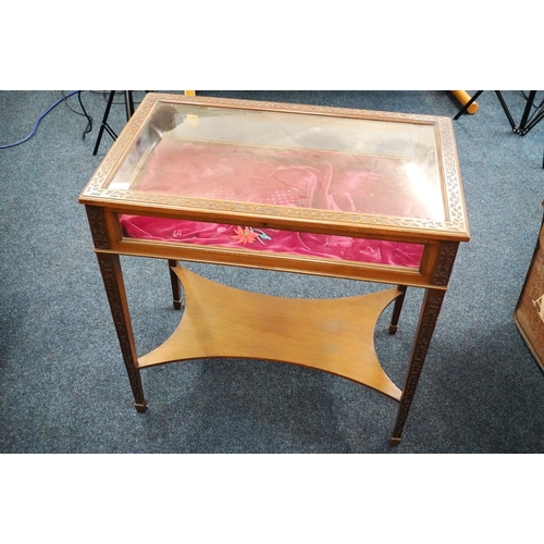 532 - Early 20th century mahogany bijouterie table raised on square tapering supports, 75cm wide.