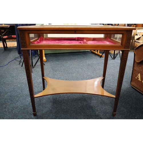 532 - Early 20th century mahogany bijouterie table raised on square tapering supports, 75cm wide.