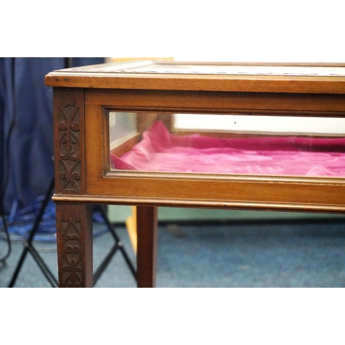 532 - Early 20th century mahogany bijouterie table raised on square tapering supports, 75cm wide.