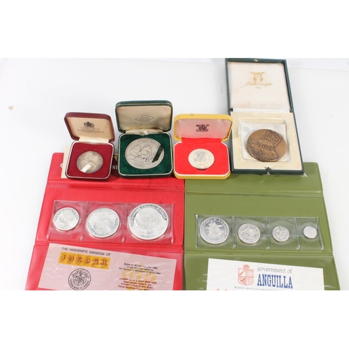 359 - JORDAN silver three coin set comprising dinar, 3/4 dinar and half diner 1968 in issue wallet. ANGUIL... 