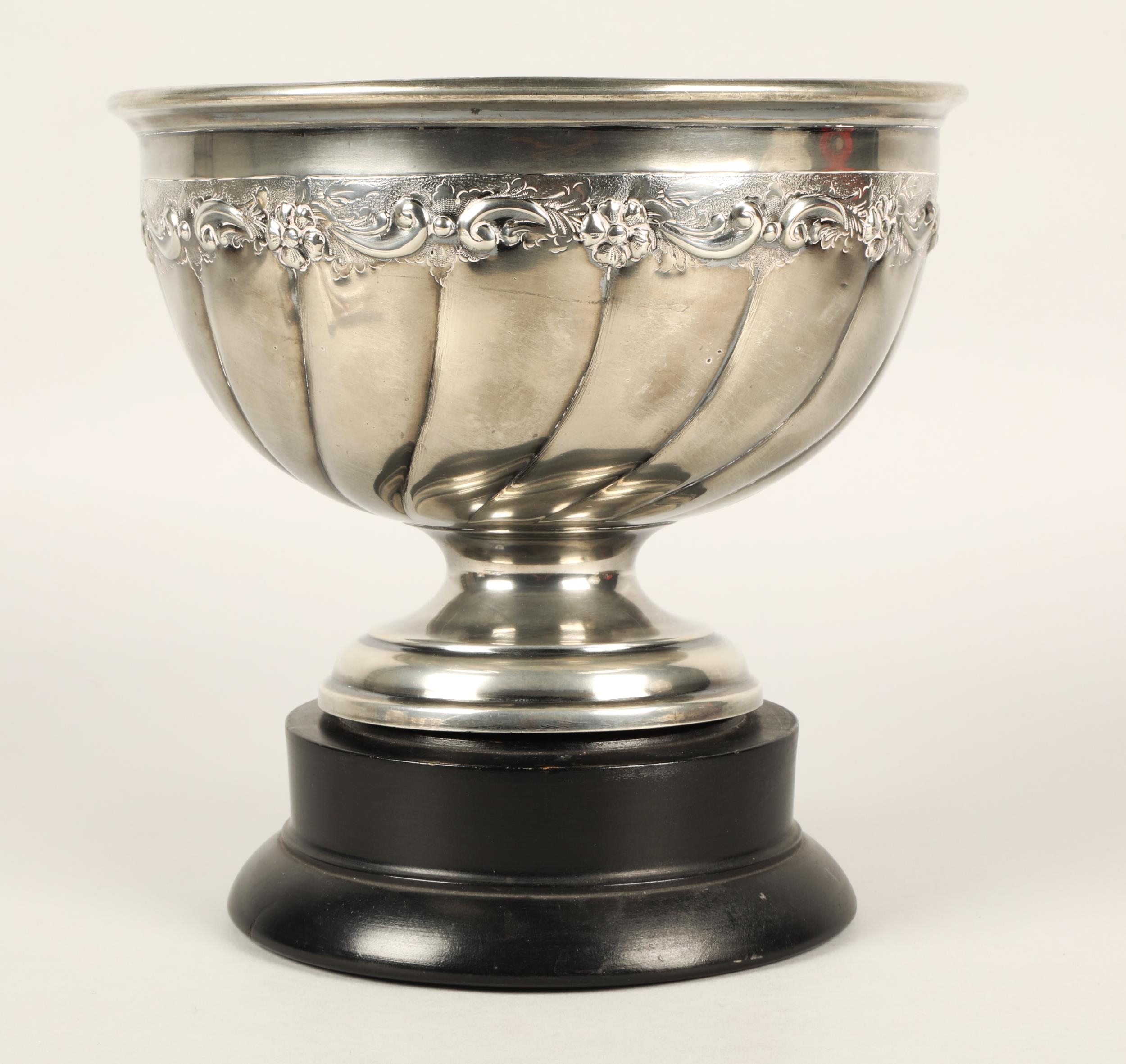 Silver plated footed bowl on wooden base, Eagle Plate Co. Sheffield