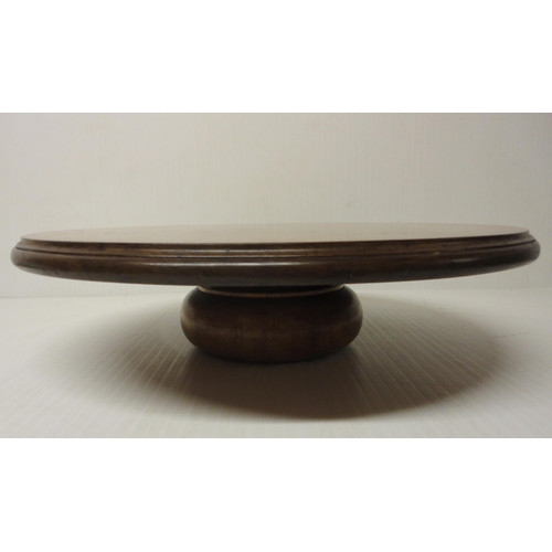 385 - Victorian mahogany lazy susan with moulded saucer top on turned base, 12cm high and 50.5cm diameter.