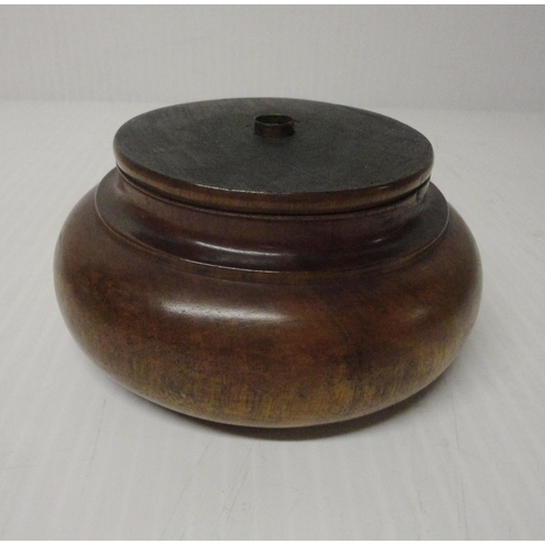 385 - Victorian mahogany lazy susan with moulded saucer top on turned base, 12cm high and 50.5cm diameter.