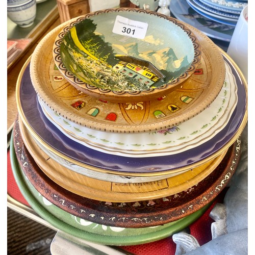 301 - Various decorative plates, Thelwell cups, horse bust, etc