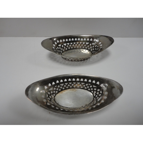 218 - Pair of pierced silver boat-shaped bon-bon dishes.