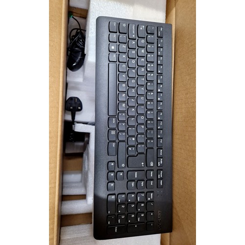 648 - Lenovo monitor & keyboard