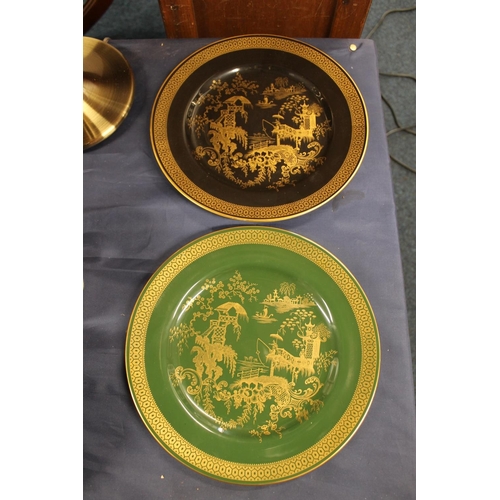 91 - Two Spode Imperial Garden chinoiserie decorated cabinet plates.