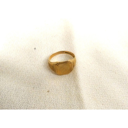 143 - Gentlemans 9ct gold signet ring, size U, weight 3.5g.