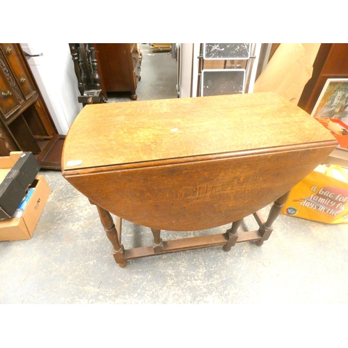 159 - Antique oak gate leg table.