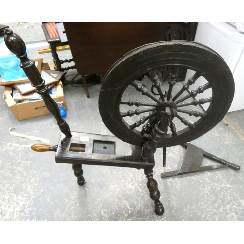 173 - Antique stained oak Scottish spinning wheel, with balustrade columns to the wheel, on turned column ... 