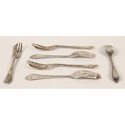 151 - Cased set of six silver cake forks, Sheffield 1944, 151g