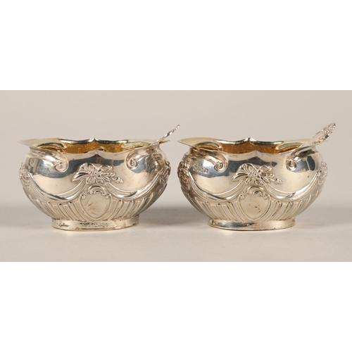 163 - Pair silver salts with spoons, hallmarked Birmingham 1901, Total weight: 54.9g.