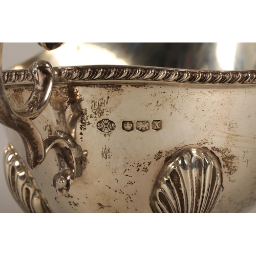 166 - Silver footed sauce boat, assay marked Sheffield 1940 by William Hutton & Sons Ltd. Total weight... 