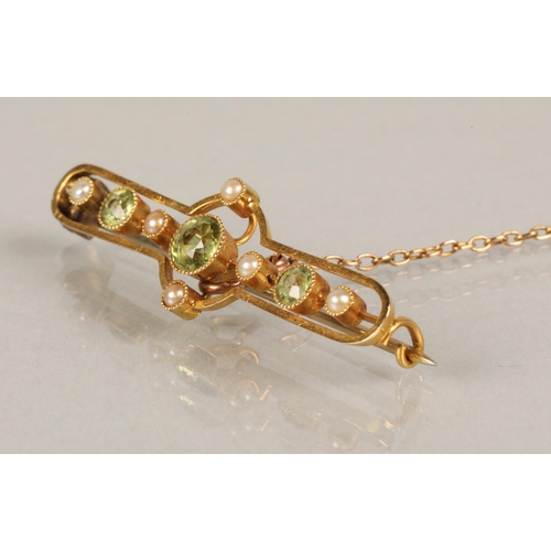 55 - Edwardian yellow metal brooch set with seed pearls and three peridot stones, 3.3g