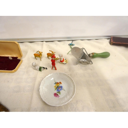 242 - Various vintage cake decorations etc