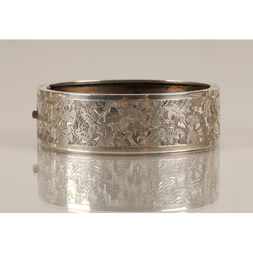 104 - Silver bangle with ivy leaf design, 23.7g